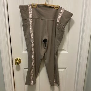 Athleta Salutation Stash Pocket II serene 7/8
